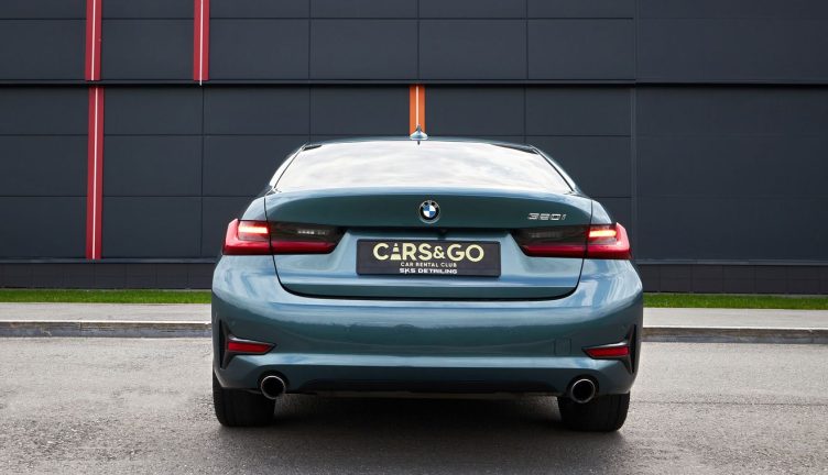 BMW 320i