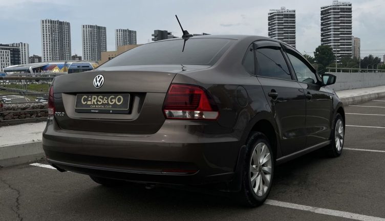 VOLKSWAGEN Polo